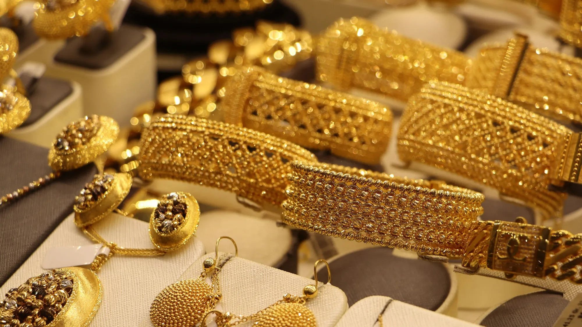 Gold jewellery for precious metal recycling Stevenage Scrap Metal Ltd Welwyn Garden City